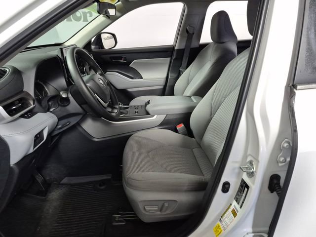 Used 2023 Toyota Highlander L image 9