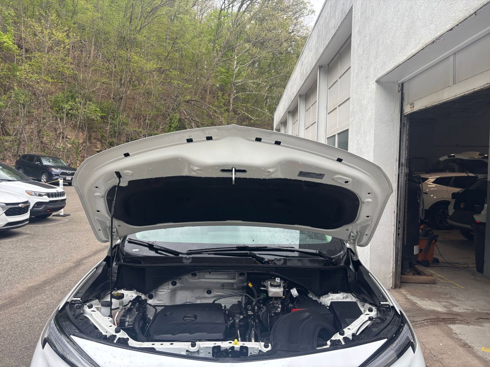 Used 2025 Buick Encore GX Preferred AWD/4WD image 32