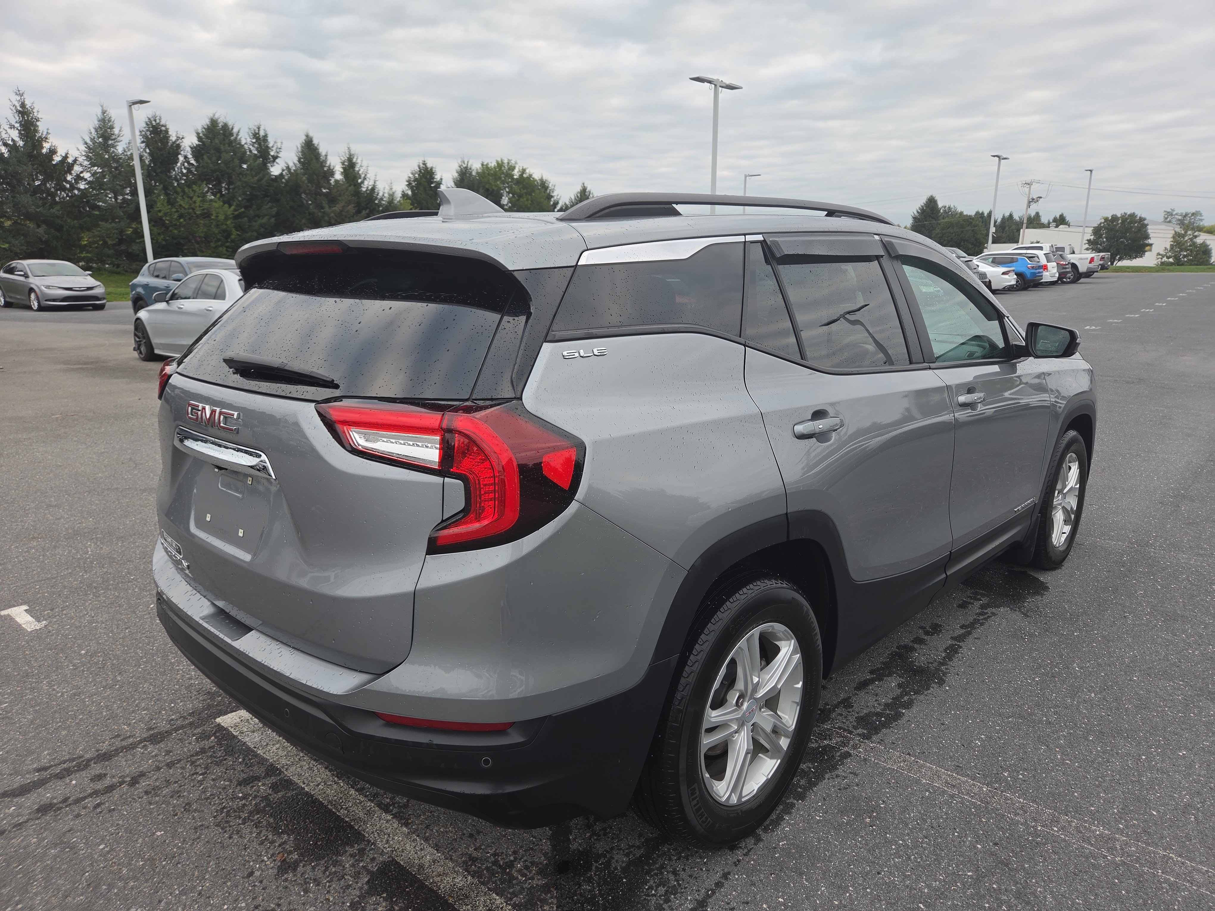 Used 2023 GMC Terrain SLE w/ Driver Convenience Package FWD image 16