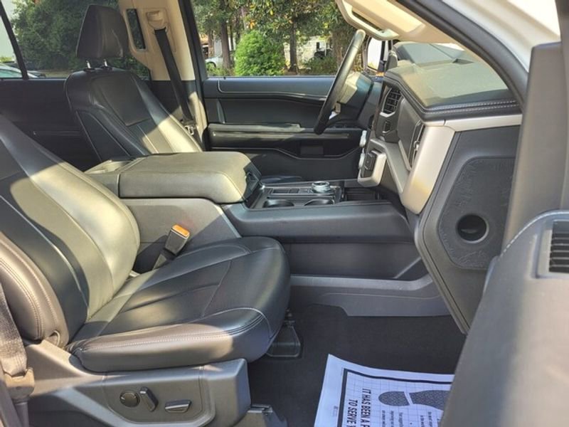 Used 2024 Ford Expedition XLT image 18