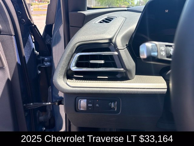 Used 2025 Chevrolet Traverse LT FWD image 20