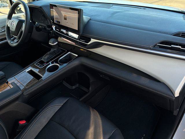 Certified 2026 Toyota Sienna Limited FWD image 17