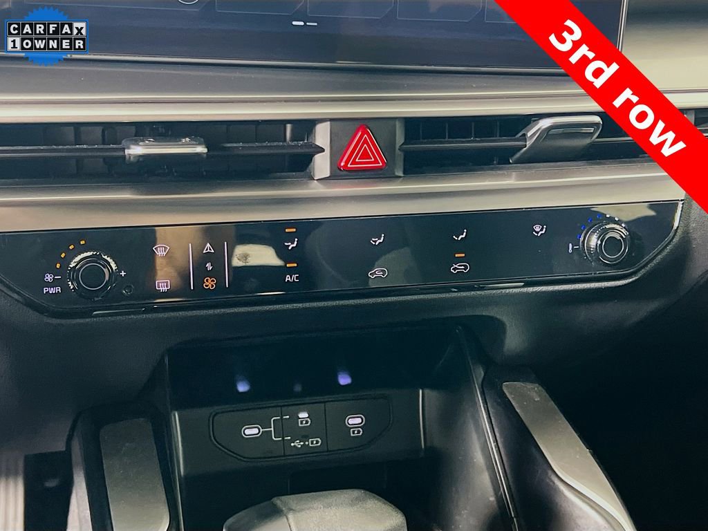 Certified 2025 Kia Sorento LX image 16