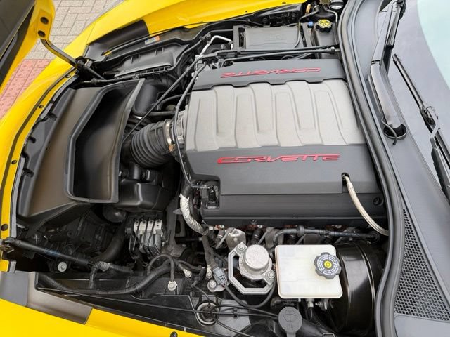 Used 2018 Chevrolet Corvette Grand Sport w/ Grand Sport Heritage Package RWD image 17