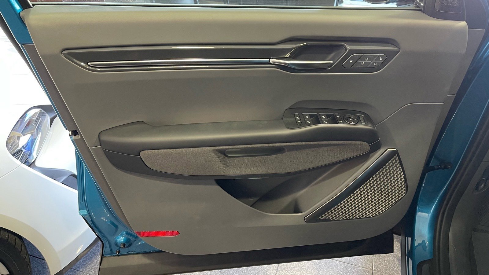 Used 2026 Kia EV9 Land w/ Nightfall Edition Package image 24