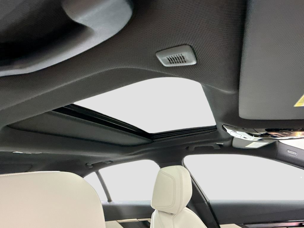 New 2026 BMW i5 eDrive40 w/ Premium Package image 17