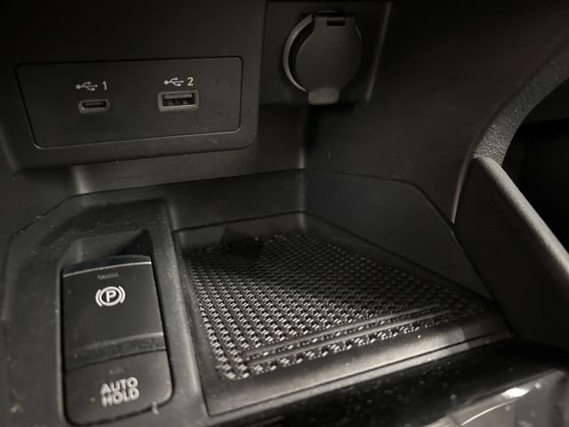 Used 2023 Nissan Kicks SR w/ SR Premium Package image 17