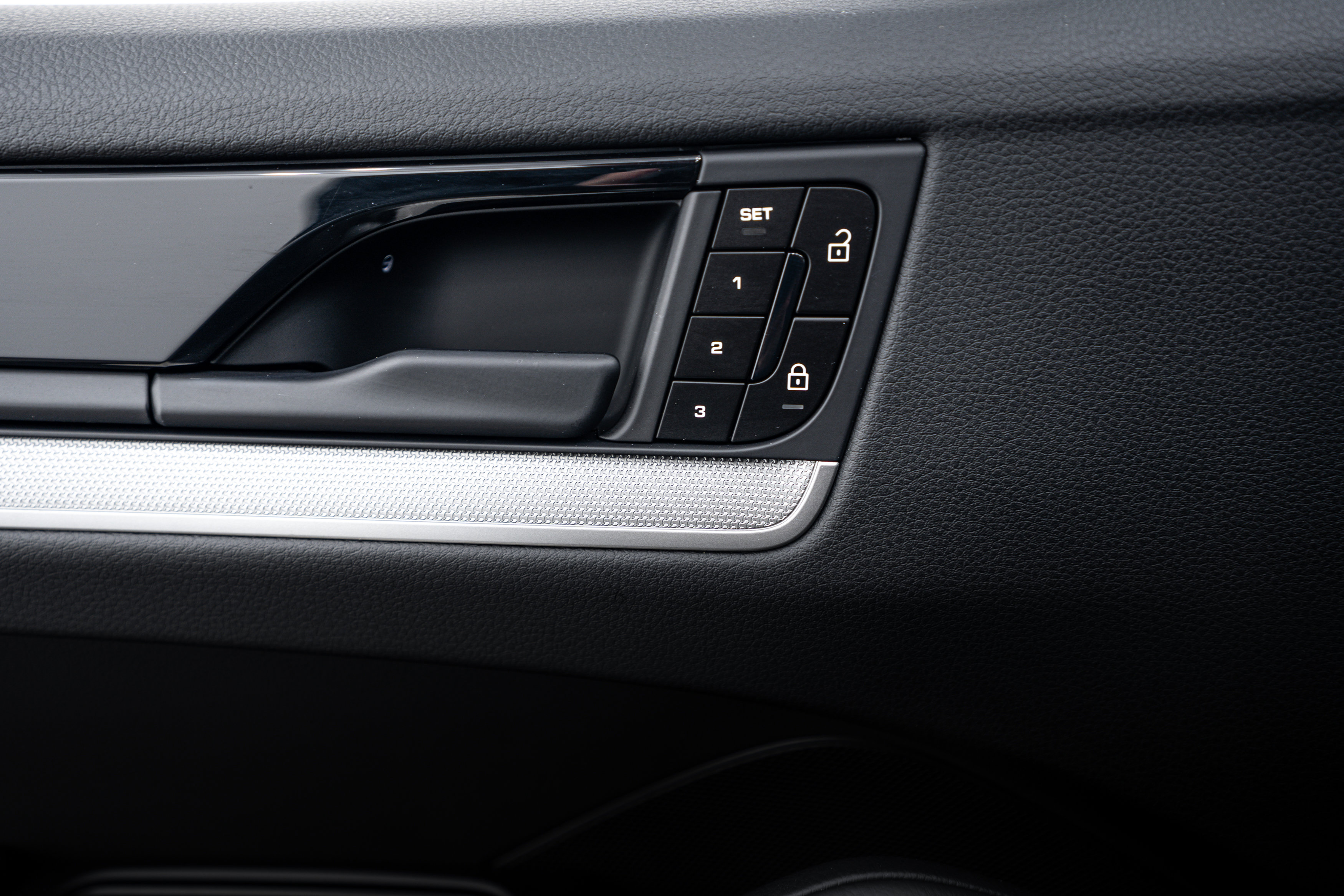 Certified 2025 Porsche Cayenne image 18