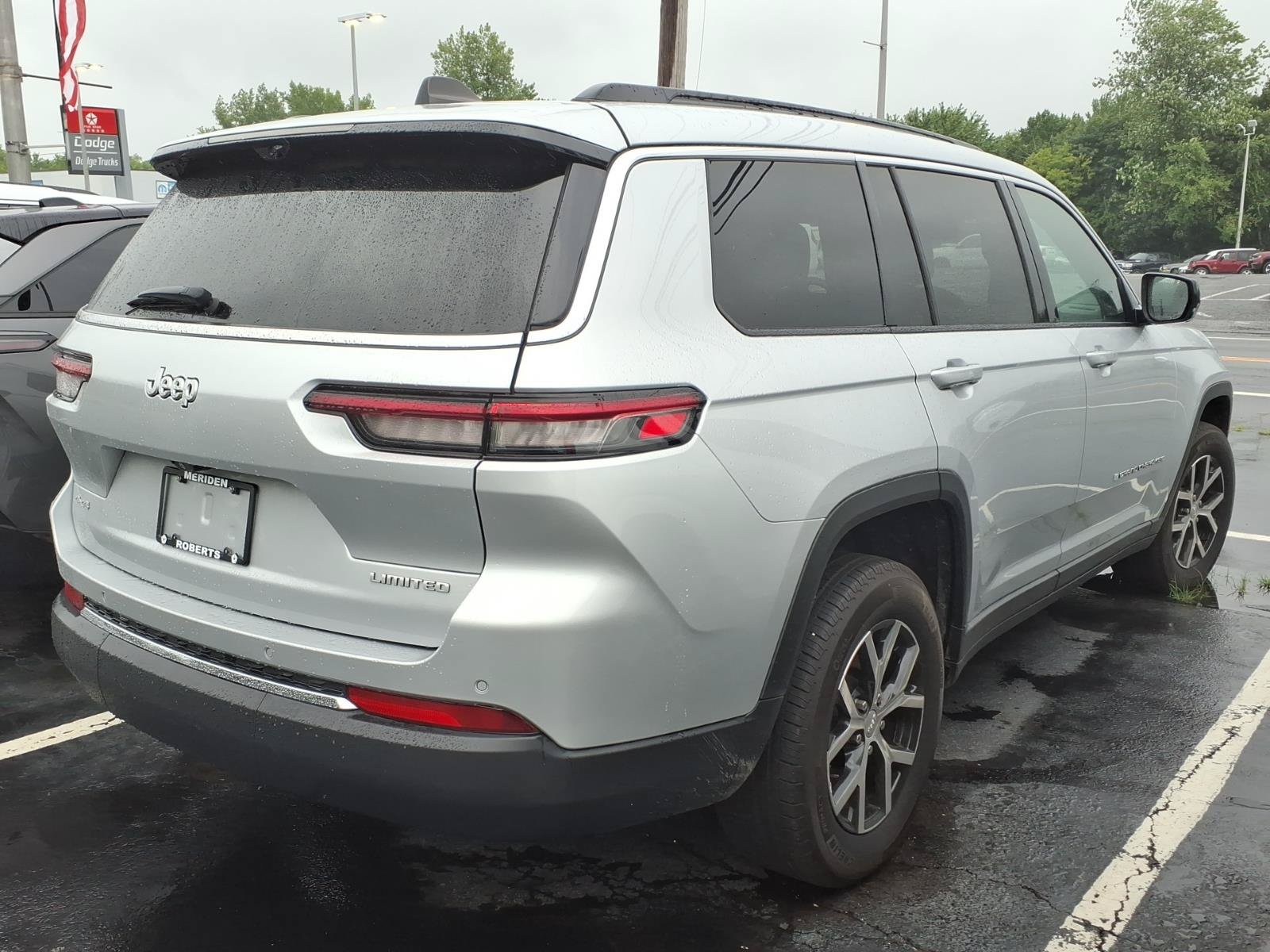 Used 2024 Jeep Grand Cherokee L Limited w/ Luxury Tech Group II AWD/4WD image 4