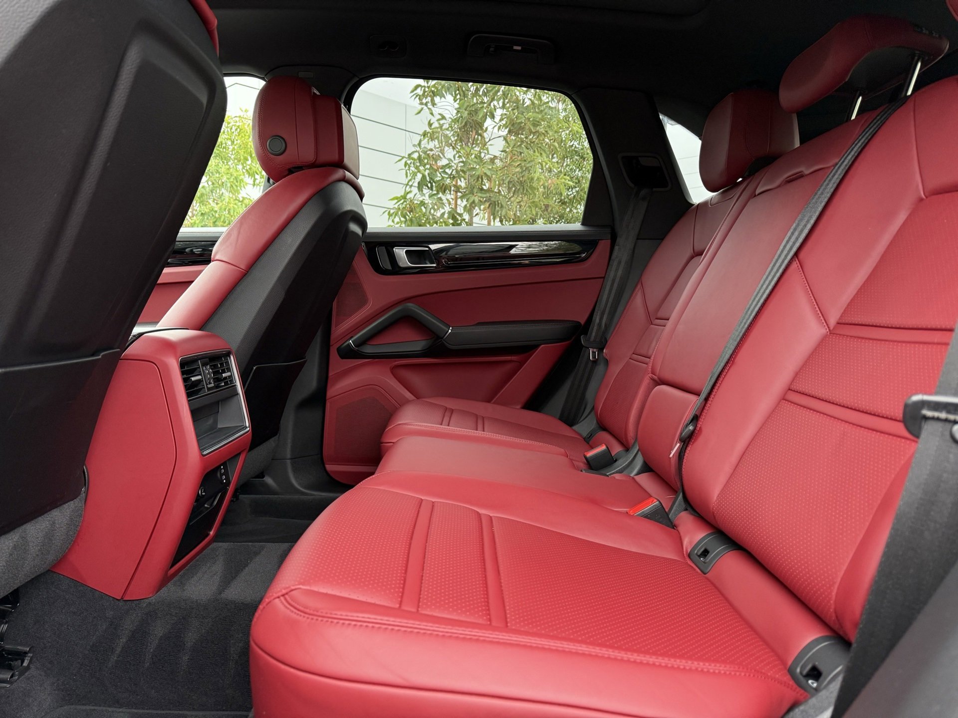 Used 2023 Porsche Cayenne image 30