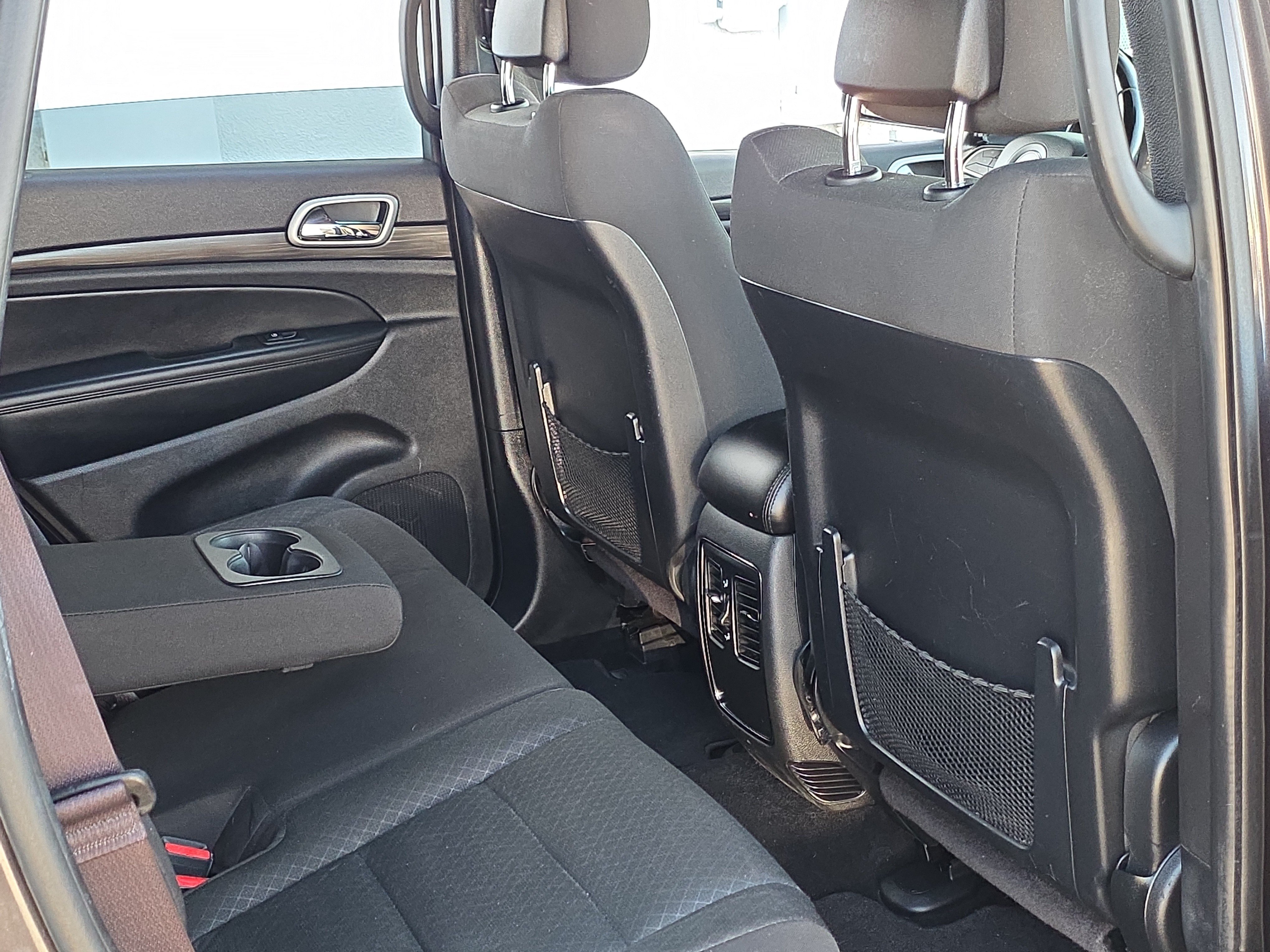 Used 2021 Jeep Grand Cherokee Laredo RWD image 24