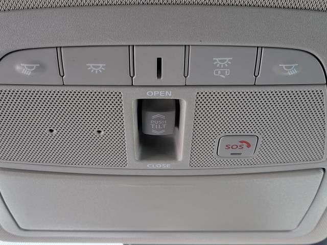 Used 2020 Nissan Rogue SL w/ Premium Package image 32