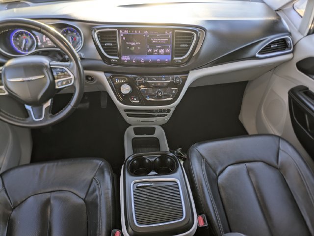 Used 2022 Chrysler Pacifica Touring-L FWD image 10