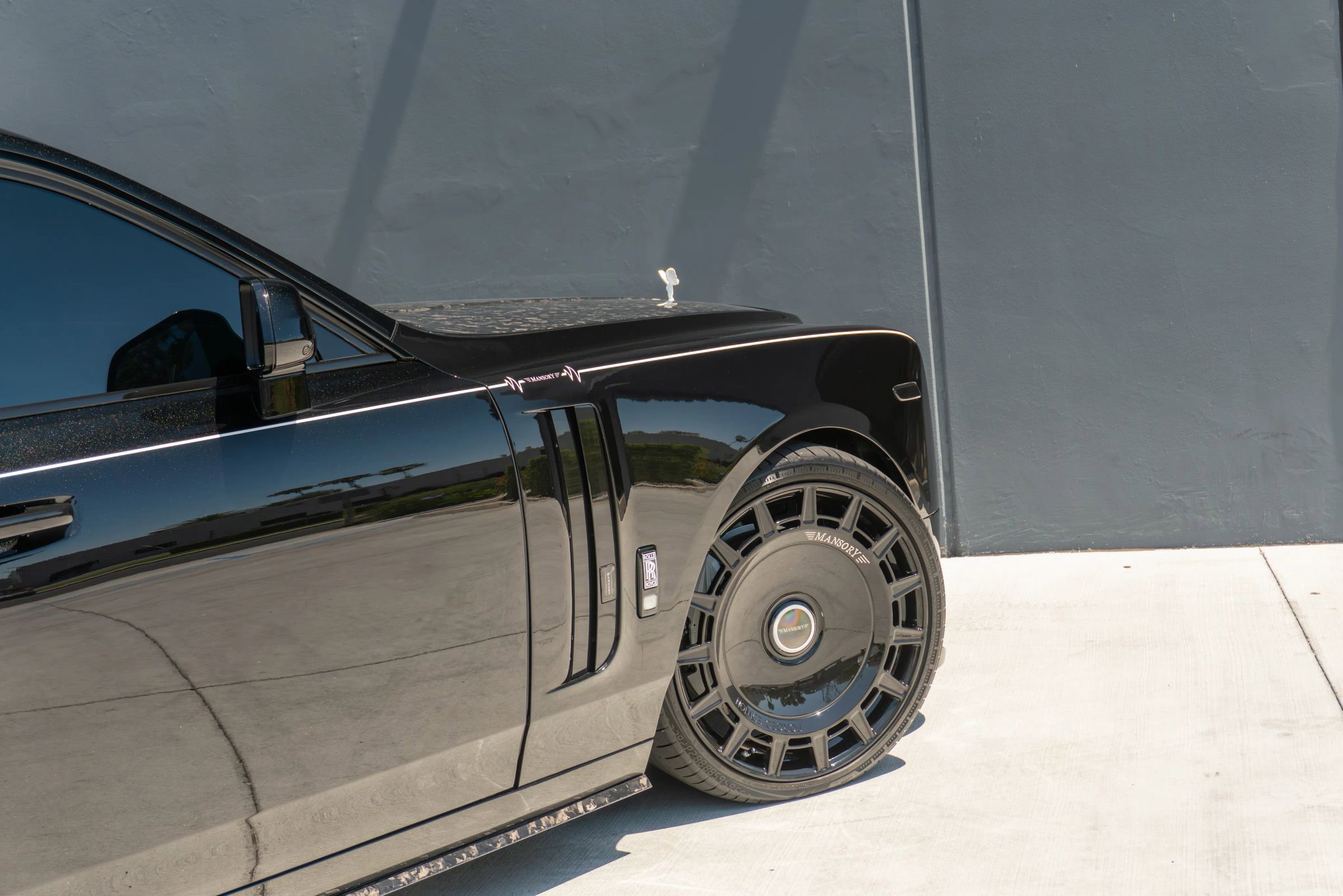 Used 2024 Rolls-Royce Phantom Sedan w/ The Phantom Package RWD image 59