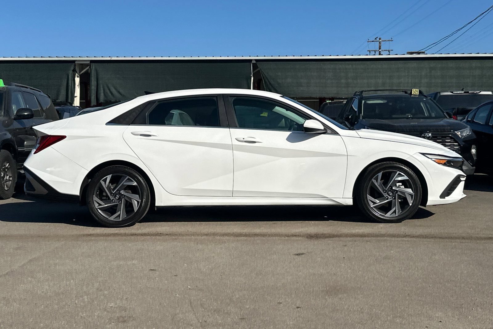 Used 2025 Hyundai Elantra SEL FWD image 3