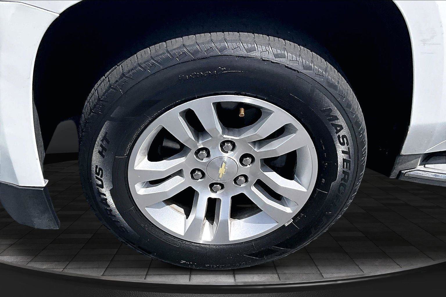 Used 2018 Chevrolet Suburban LT RWD image 35