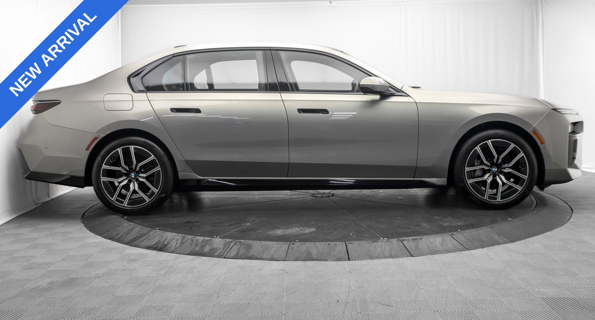 Used 2023 BMW 740i RWD image 8