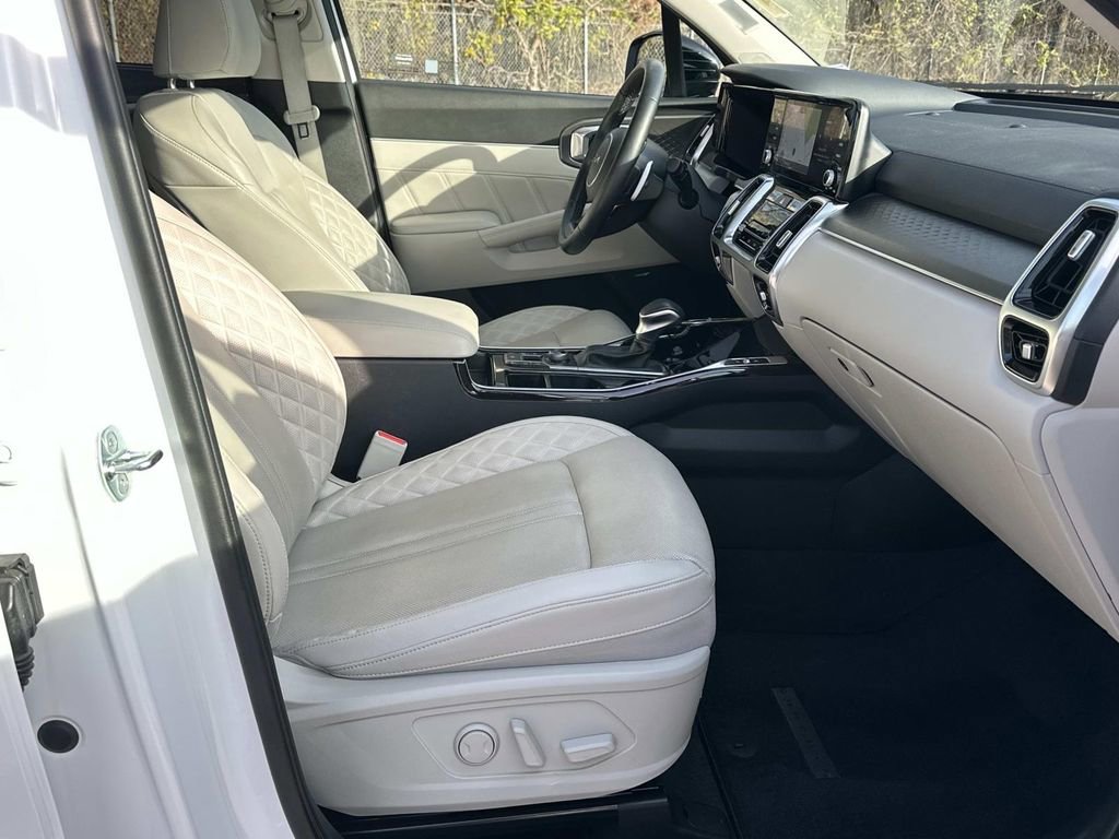 Used 2023 Kia Sorento SX image 13