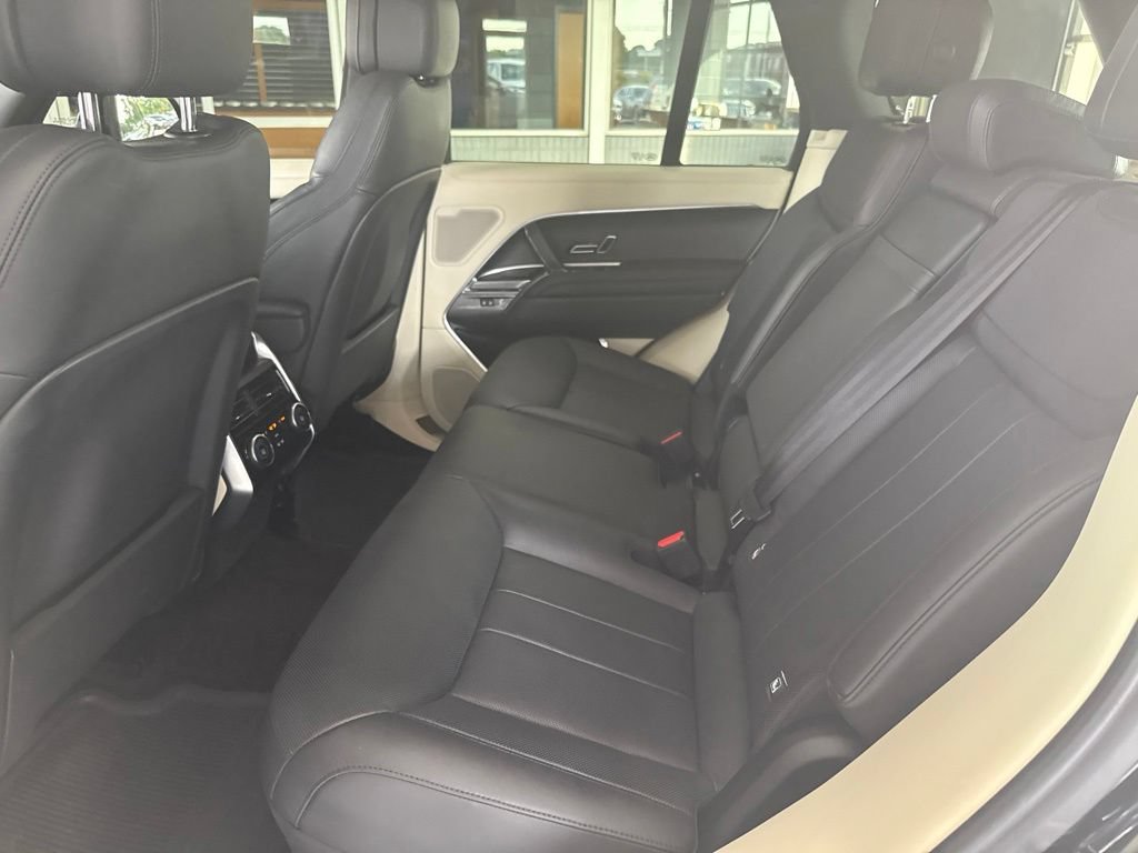 Used 2023 Land Rover Range Rover SE AWD/4WD image 11