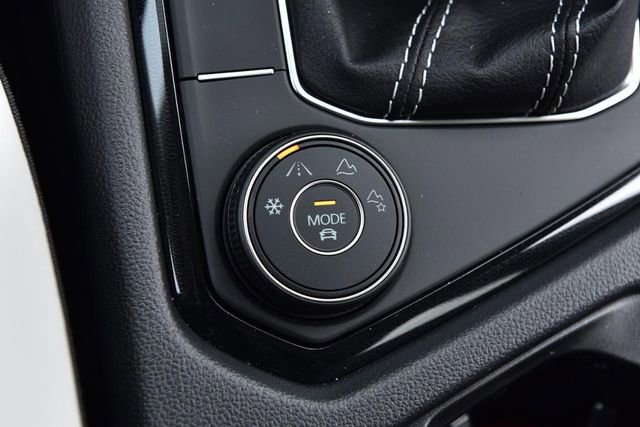 New 2026 Volkswagen Taos SE image 17