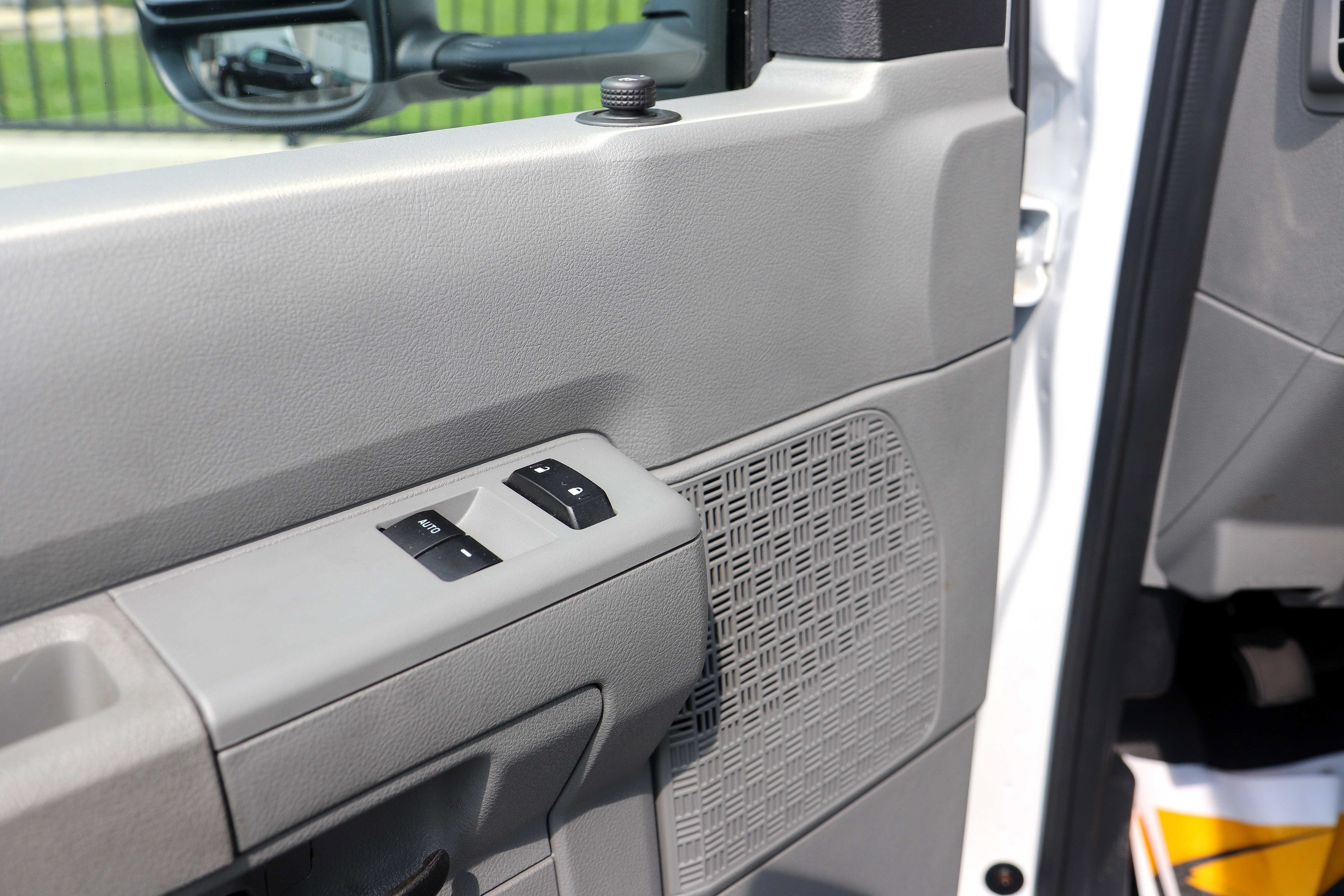 Used 2024 Ford E-450 and Econoline 450 Super Duty w/ Driver's Safety Package RWD image 15