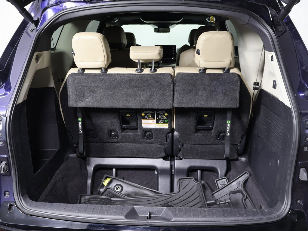 Used 2022 Toyota Sienna Limited image 18