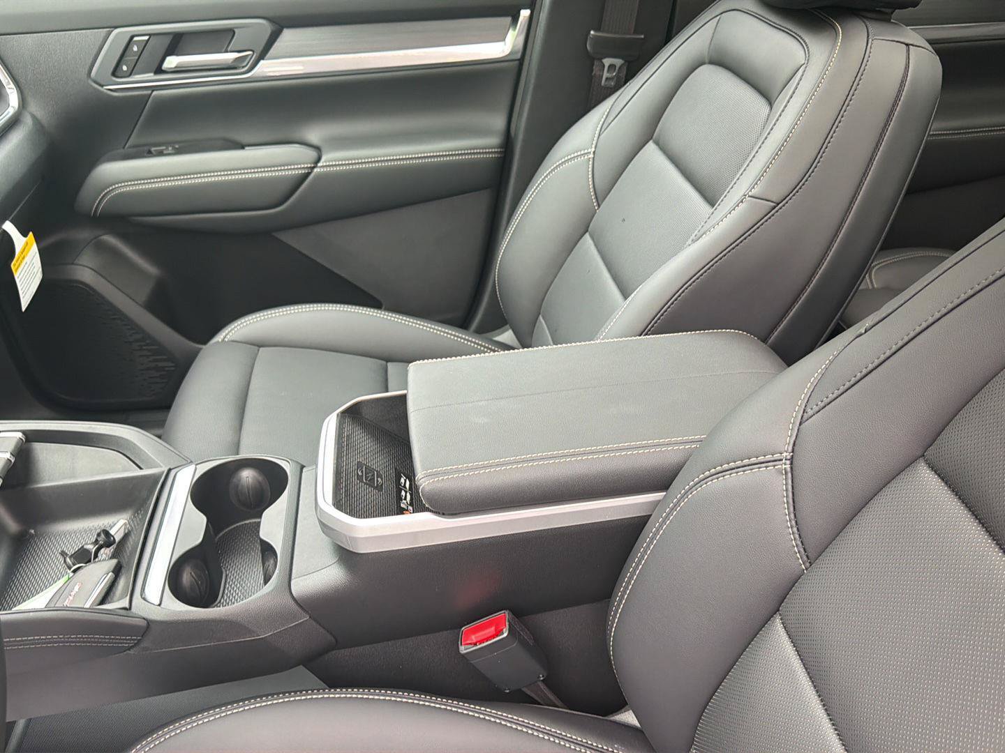 New 2027 GMC Terrain Elevation w/ Elevation Premium Package AWD/4WD image 17