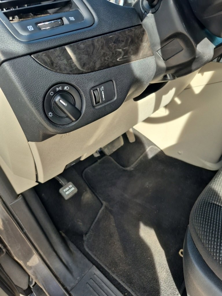 Used 2020 Dodge Grand Caravan SE w/ UConnect Hands-Free Group image 23