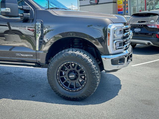 Used 2024 Ford F350 Lariat image 3