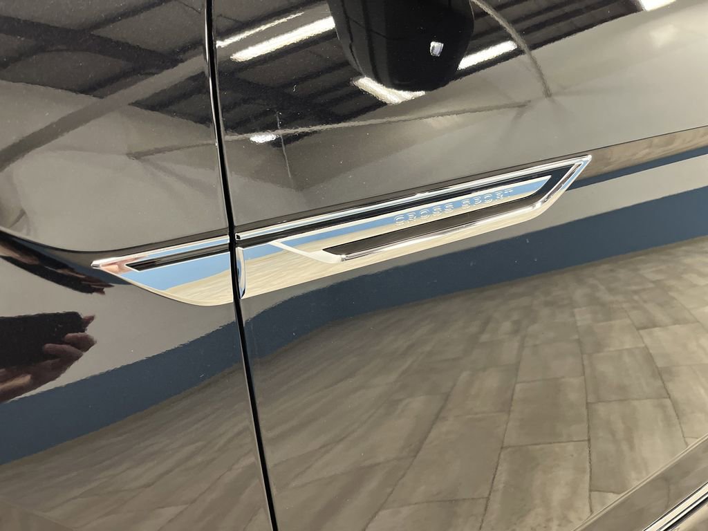 Used 2025 Volkswagen Atlas Cross Sport SEL Premium R-Line image 35