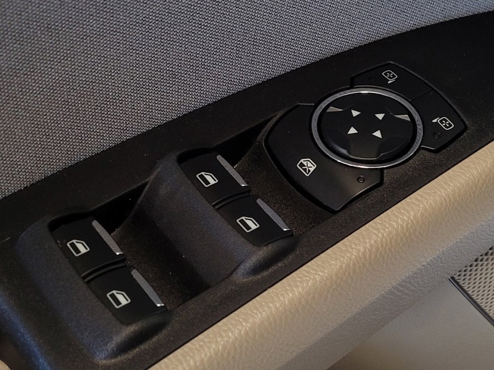 Used 2020 Ford Fusion SE FWD image 27