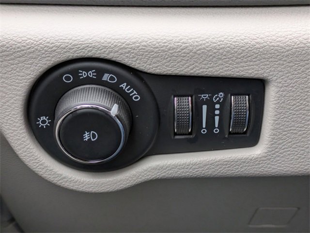 Certified 2024 Chrysler Pacifica Select image 30