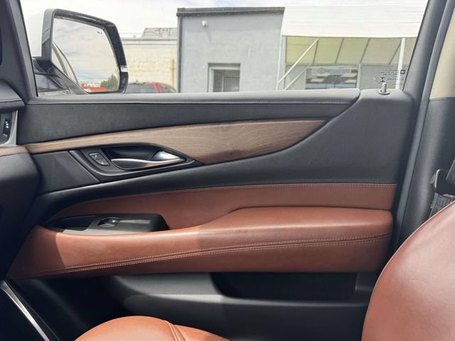 Used 2020 Cadillac Escalade Luxury AWD/4WD image 39