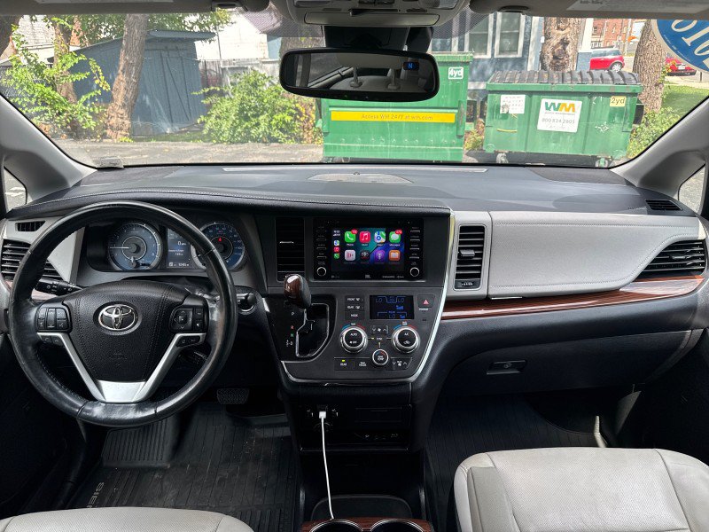 Used 2018 Toyota Sienna Limited Premium AWD/4WD image 17