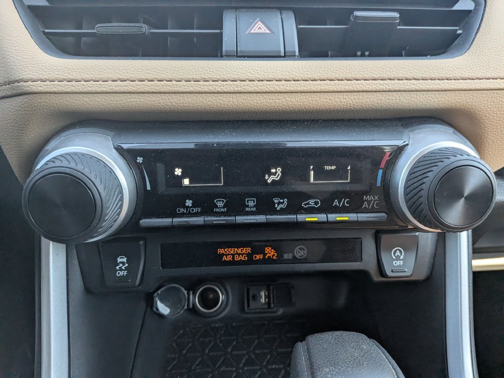 Used 2019 Toyota RAV4 LE AWD/4WD image 20