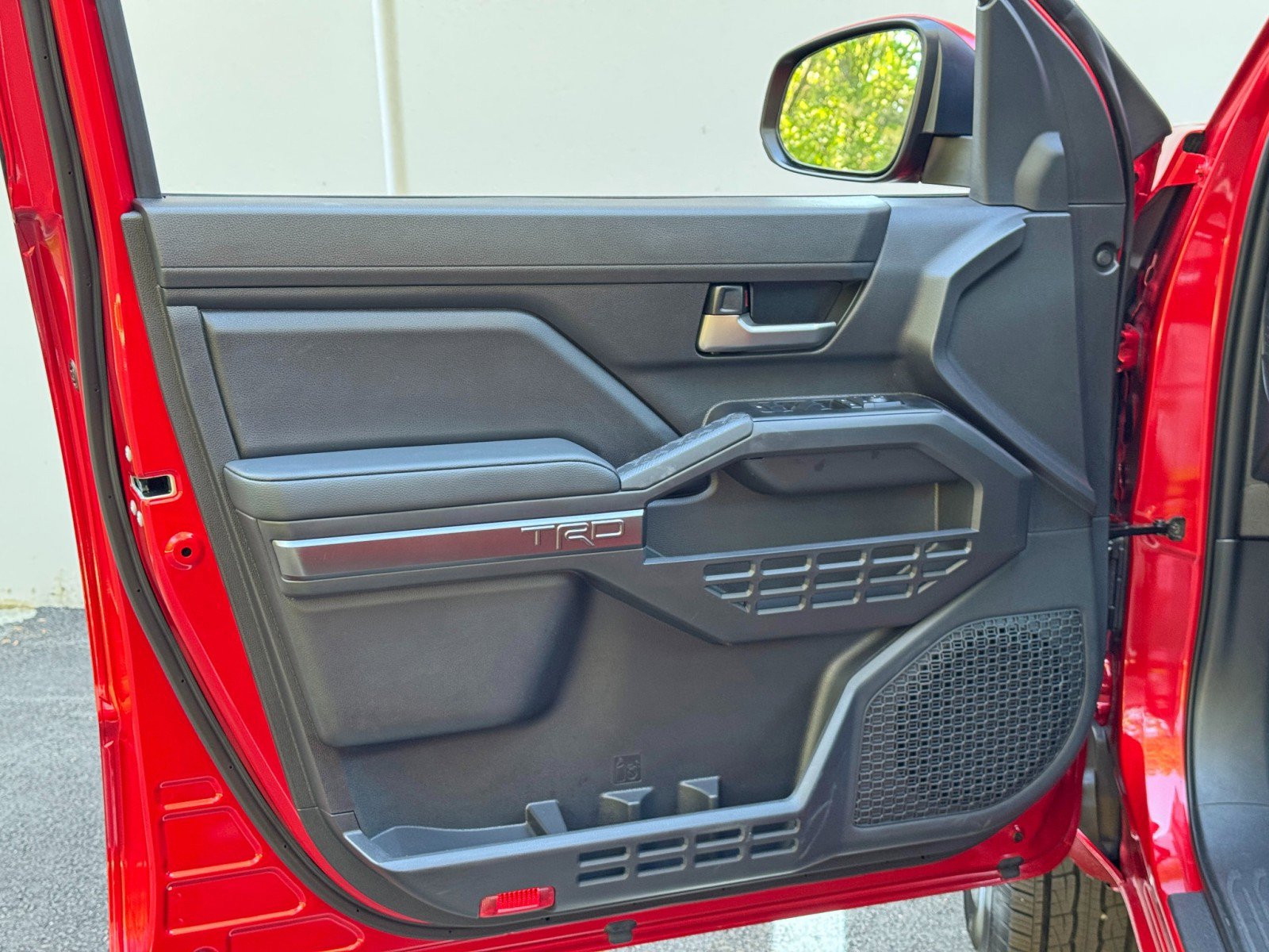 Used 2025 Toyota Tacoma TRD Sport AWD/4WD image 41