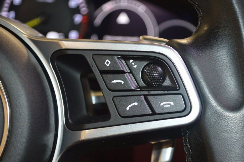 Certified 2023 Porsche Cayenne Platinum Edition image 22