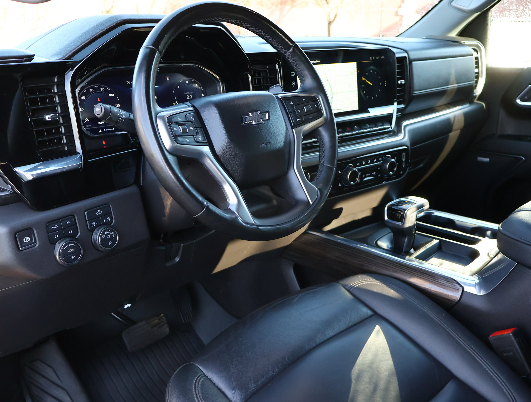 Used 2024 Chevrolet Silverado 1500 LT Trail Boss w/ Convenience Package II image 3