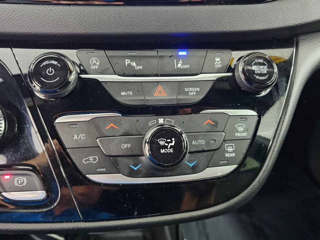 Used 2025 Chrysler Pacifica Select FWD image 23