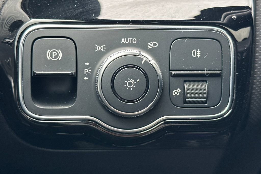 Used 2021 Mercedes-Benz CLA 250 image 26