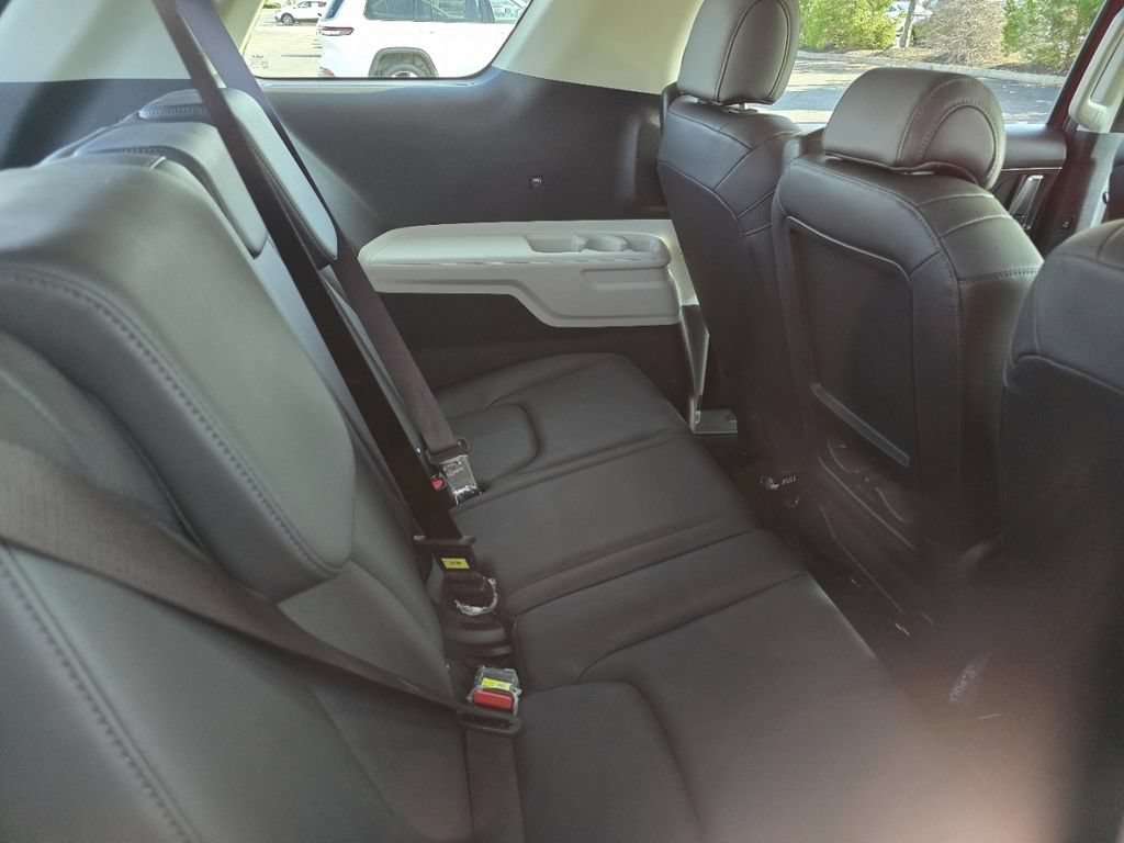 Used 2024 Kia Carnival LX FWD image 11