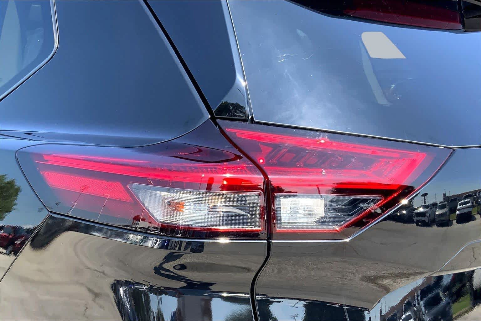 Used 2021 Nissan Rogue SL w/ Premium Package FWD image 27