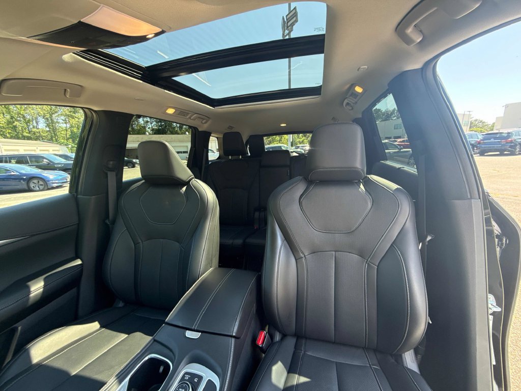 Used 2025 INFINITI QX60 Luxe AWD/4WD image 25