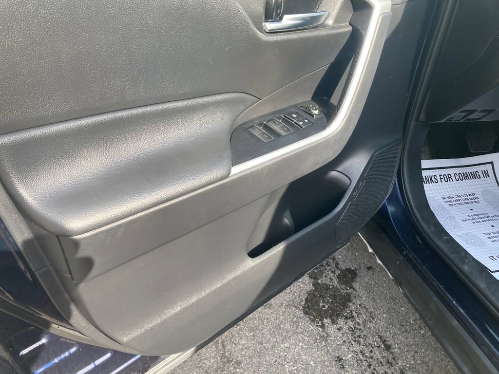 Used 2022 Toyota RAV4 XLE AWD/4WD image 13