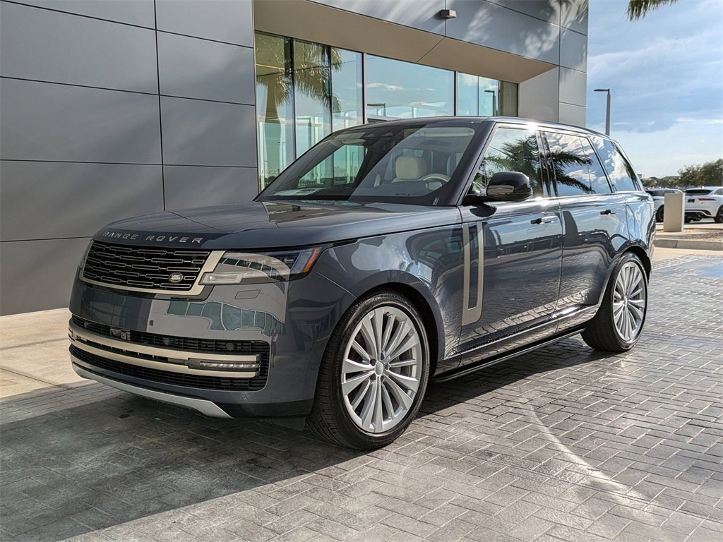 New 2025 Land Rover Range Rover SE