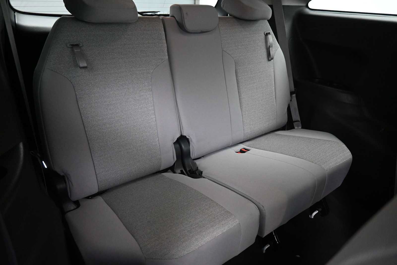 Certified 2025 Toyota Sienna LE FWD image 23