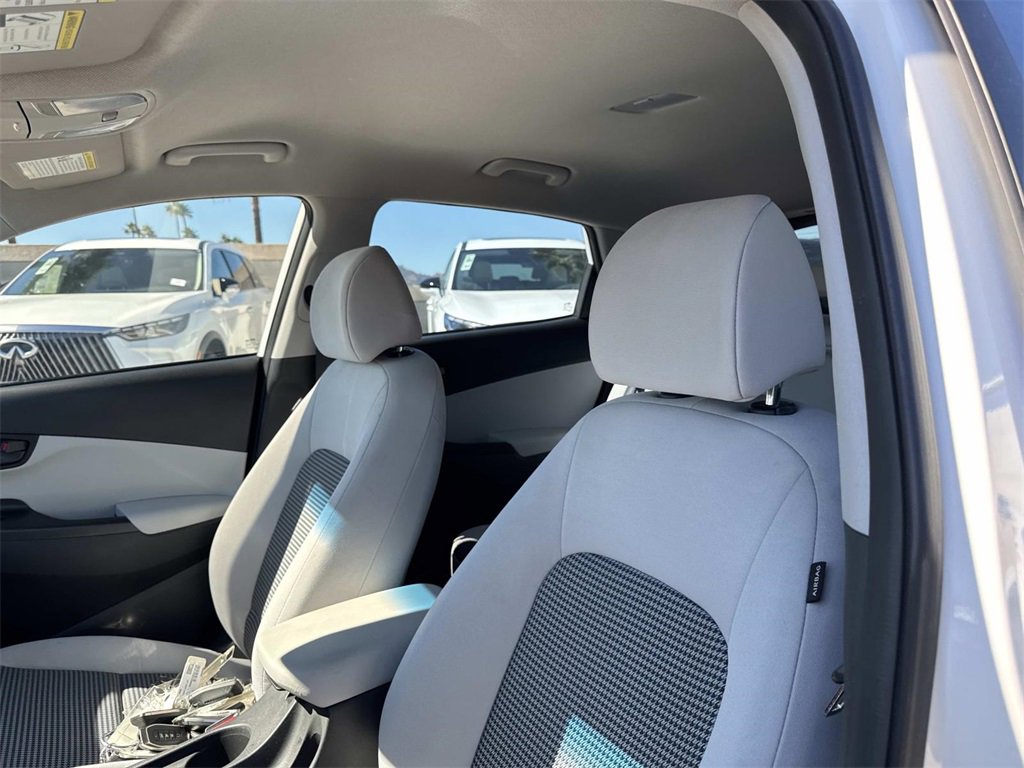 Used 2023 Hyundai Kona SE image 16