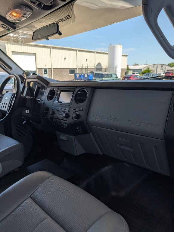 Used 2014 Ford F550 2WD Regular Cab Super Duty image 32