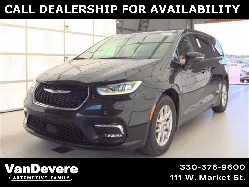 Used 2023 Chrysler Pacifica Touring-L