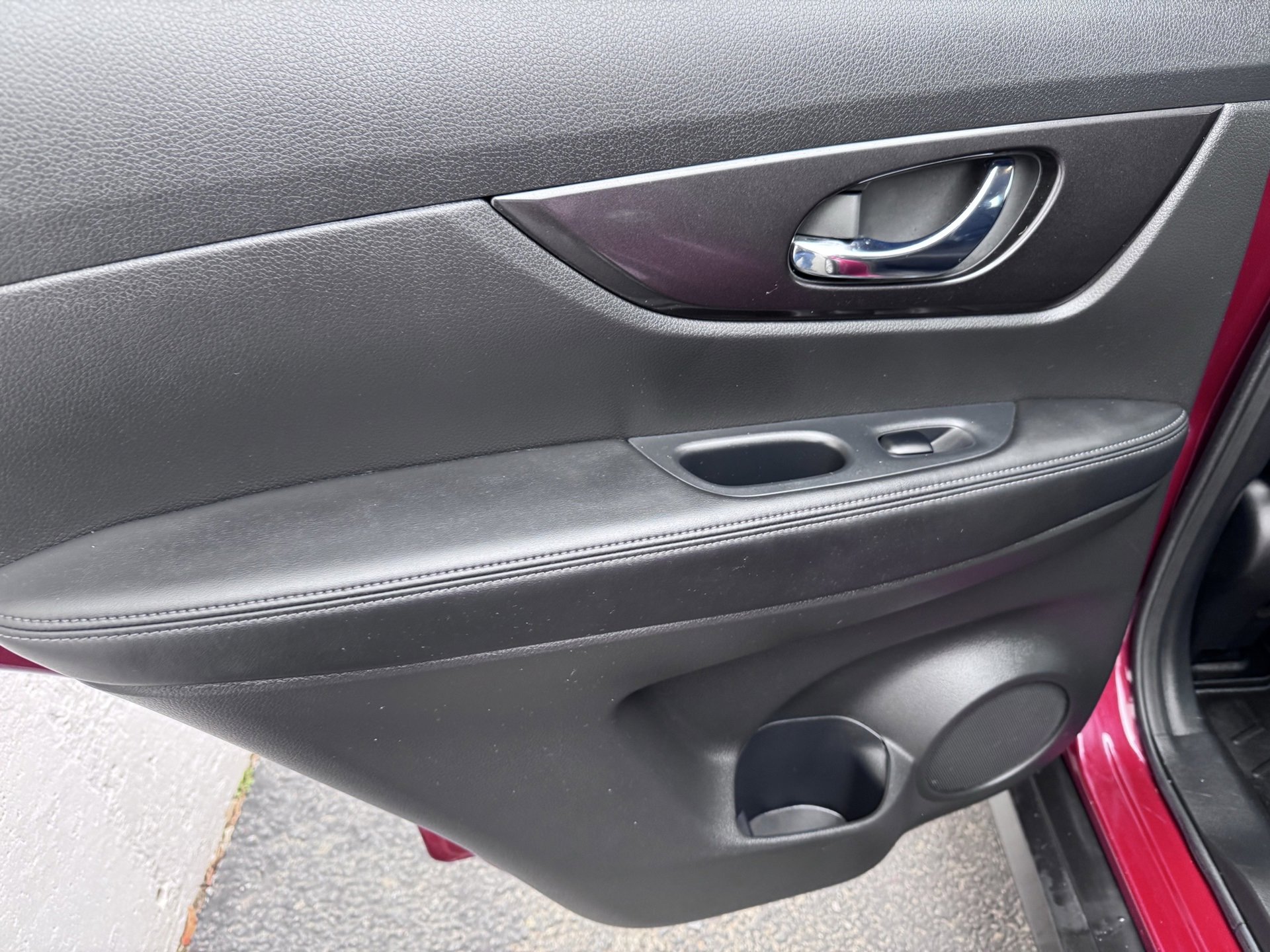 Used 2020 Nissan Rogue SV image 16